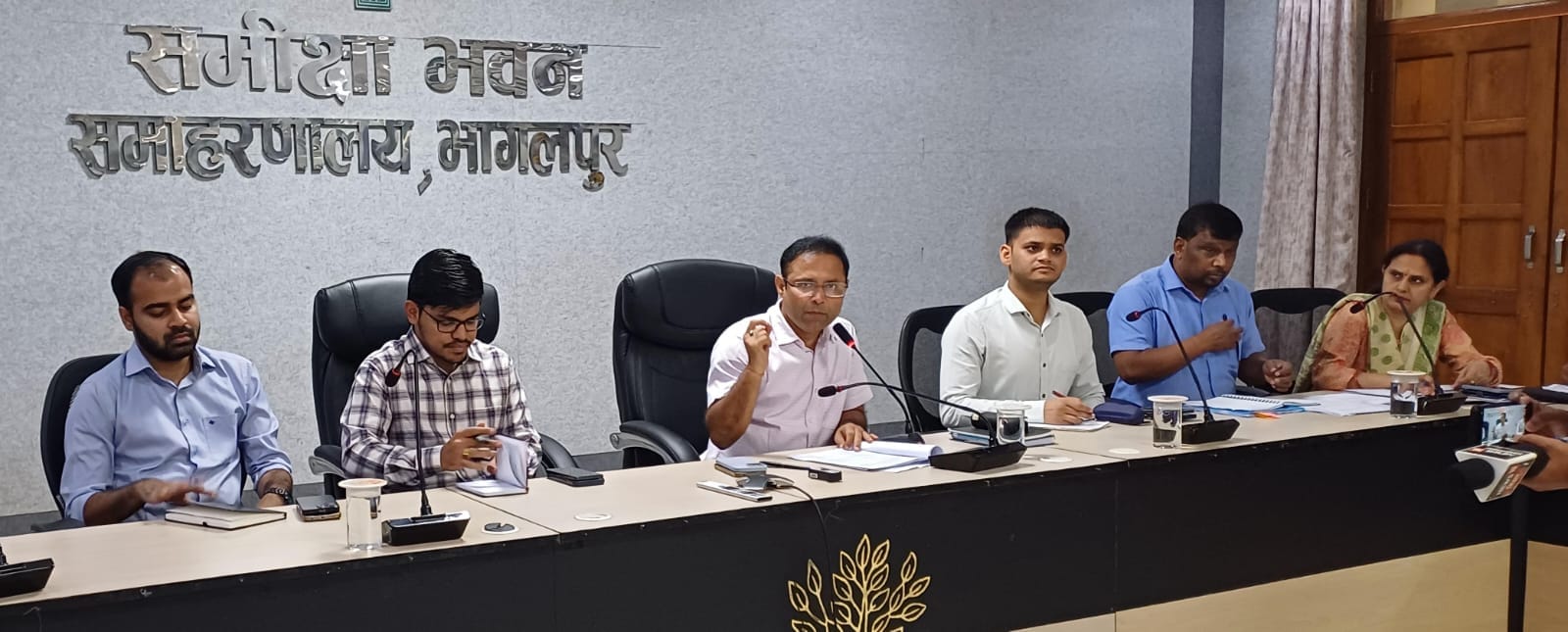 विधानसभा चुनाव 2025 की तैयारी को लेकर समीक्षा भवन में अहम बैठक