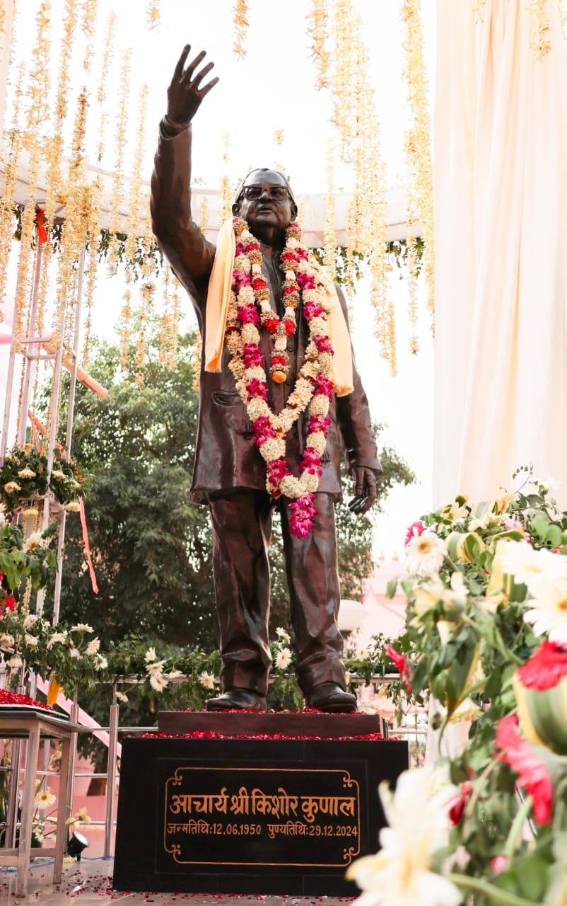 मुख्यमंत्री ने किया आचार्य किशोर कुणाल की प्रतिमा का अनावरण, धर्मशाला निर्माण का किया शिलान्यास