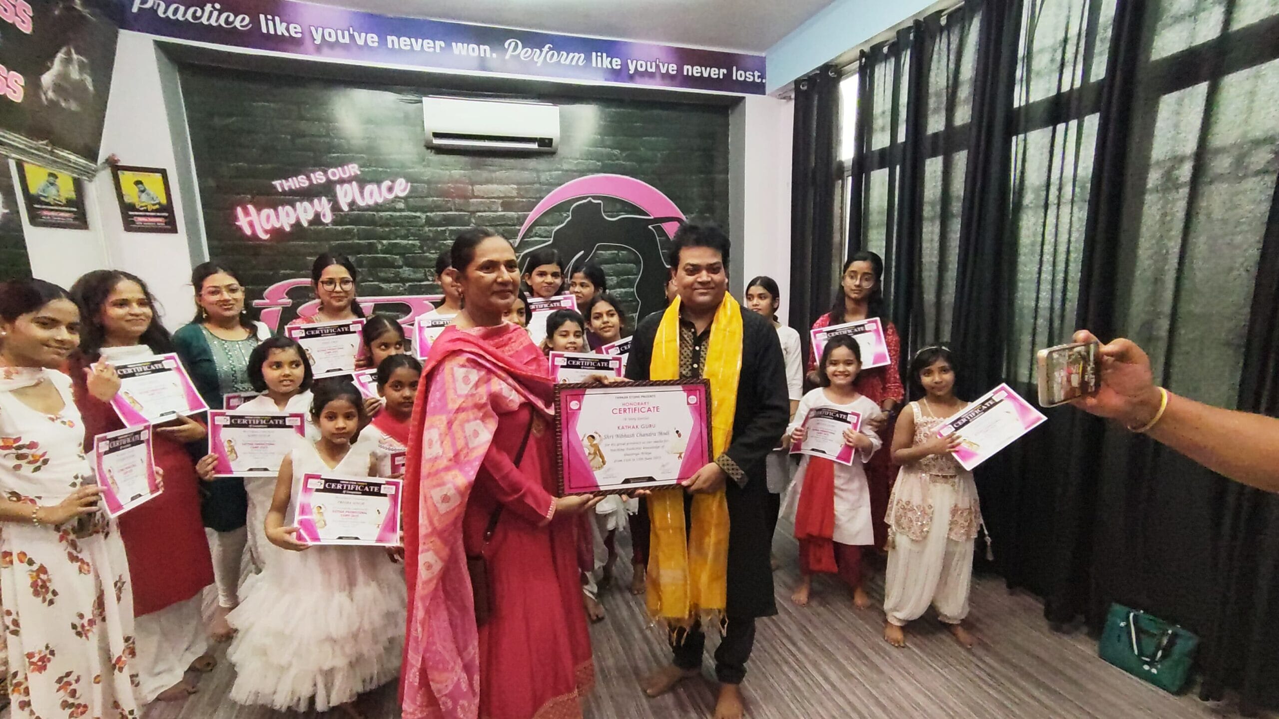 भागलपुर में थिरकन डांस स्टूडियो का कथक समर कैंप संपन्न, बच्चों ने सीखी शास्त्रीय नृत्य की बारीकियां