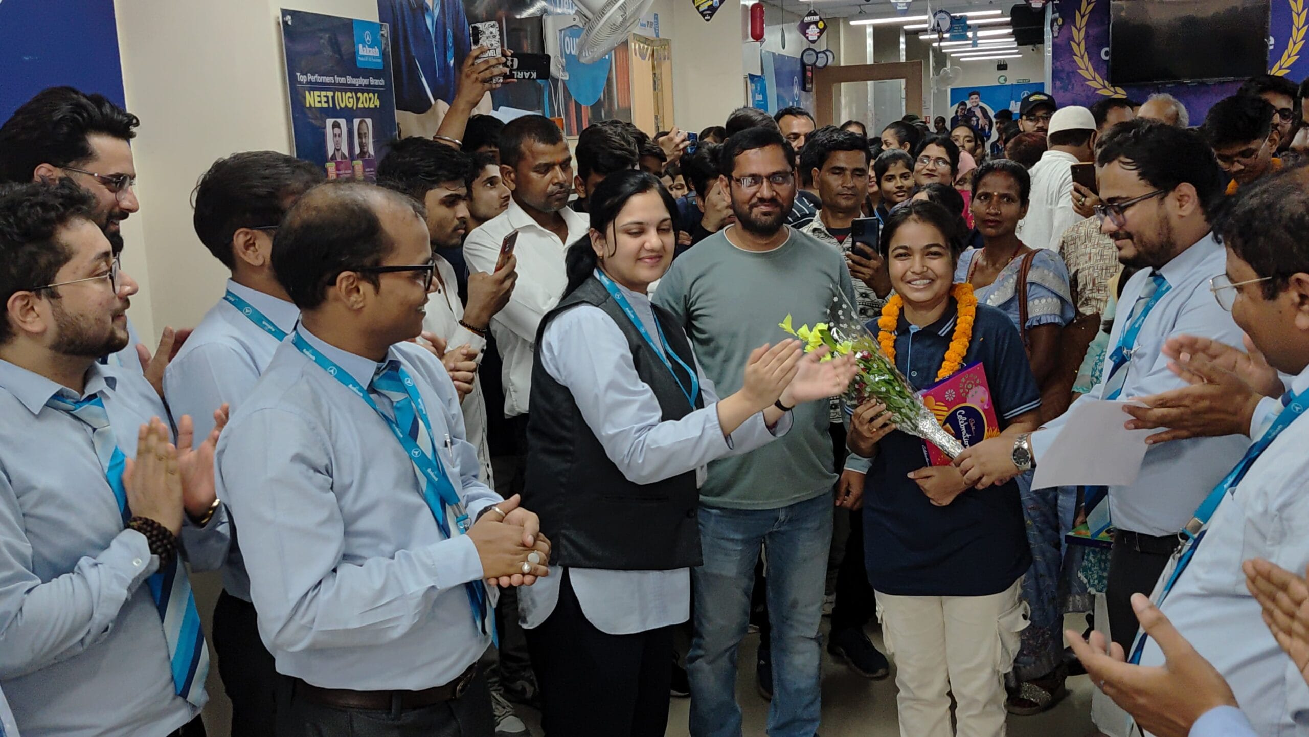 भागलपुर के आकाश इंस्टीट्यूट ने नीट यूजी 2025 में रचा इतिहास, शत-प्रतिशत सफलता के साथ 17 छात्रों को सरकारी मेडिकल कॉलेज में प्रवेश की उम्मीद