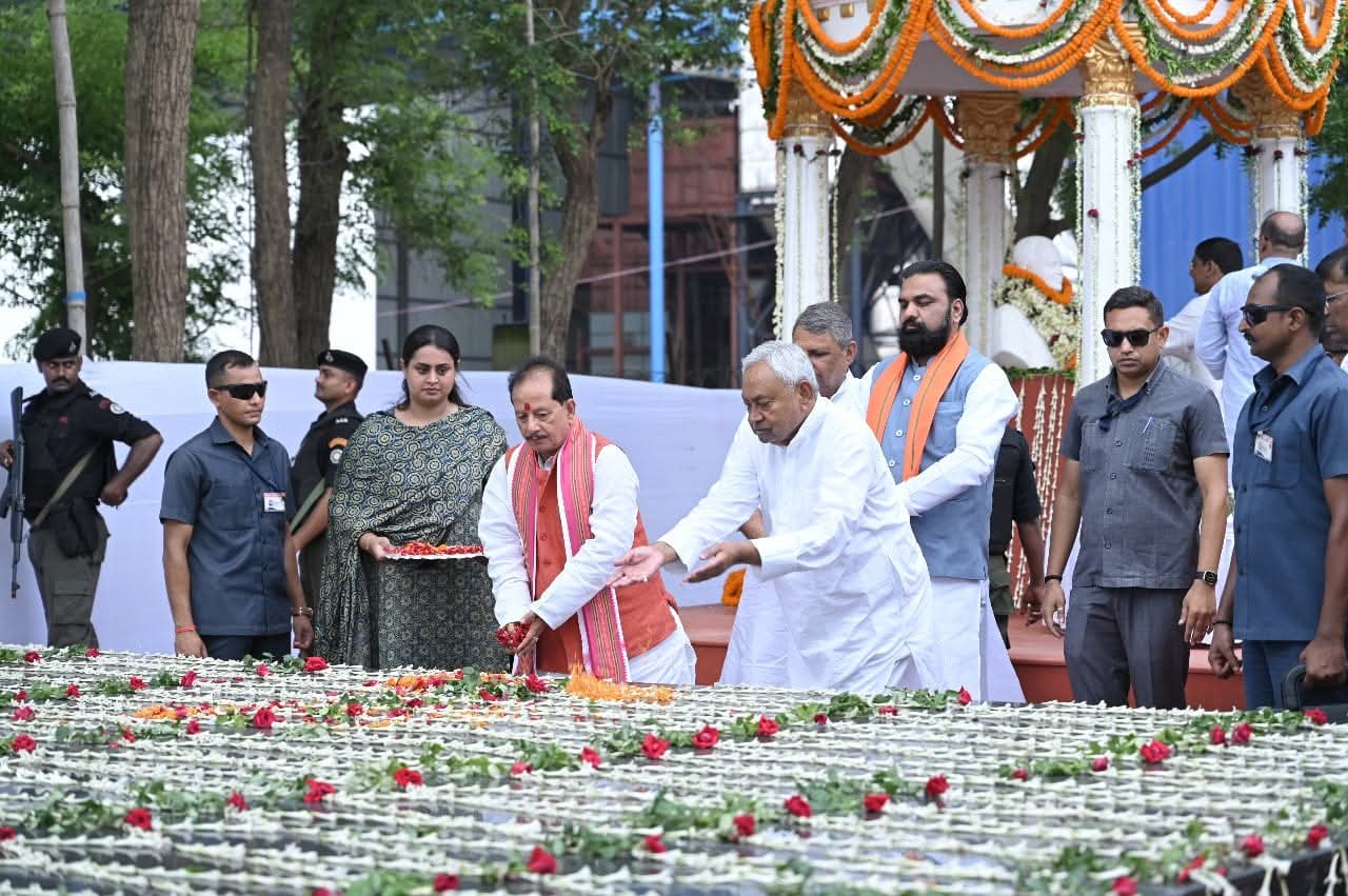 Banka News: पूर्व केंद्रीय मंत्री दिग्विजय सिंह की 15वीं पुण्यतिथि पर गिद्धौर में श्रद्धांजलि सभा, मुख्यमंत्री नीतीश कुमार समेत कई गणमान्य हुए शामिल