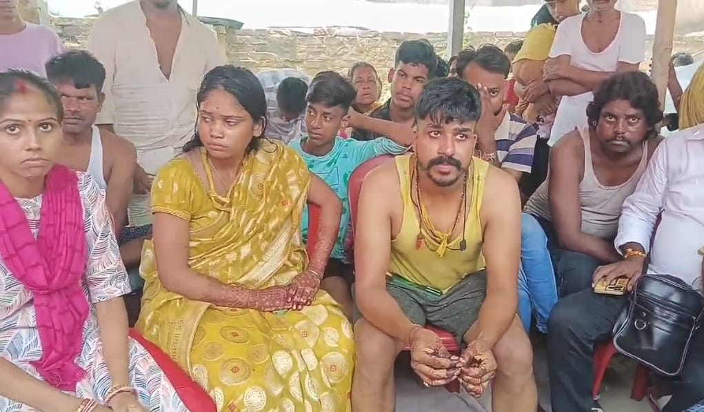 शादी के मंडप से भागा दूल्हा, पंचायत ने दोबारा कराई शादी – सोशल मीडिया की प्रेम कहानी में अनोखा मोड़