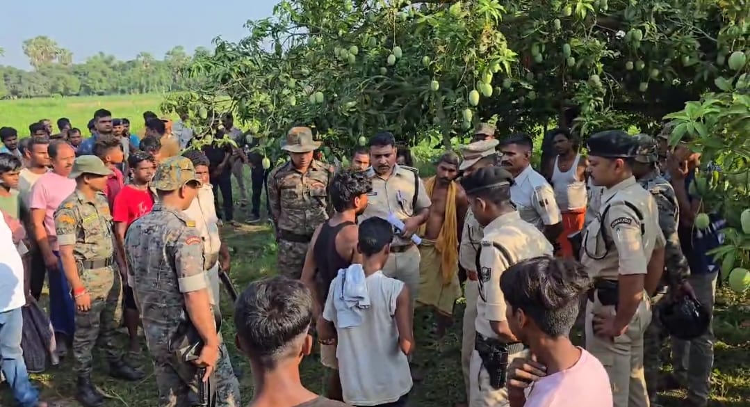 जमीन विवाद में युवक की हत्या, शव को आम के पेड़ से लटकाया