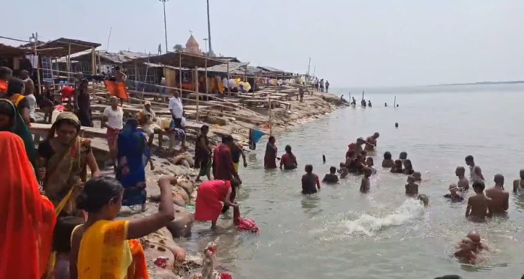 श्रावणी मेले से पहले अजगैवीनाथ गंगा घाट पर खतरे के बादल, अब तक नहीं हुई मरम्मत
