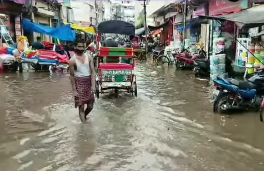 Bhagalpur News: भागलपुर में जलजमाव और कचरे से जनजीवन अस्त-व्यस्त, नगर निगम के दावों की खुली पोल