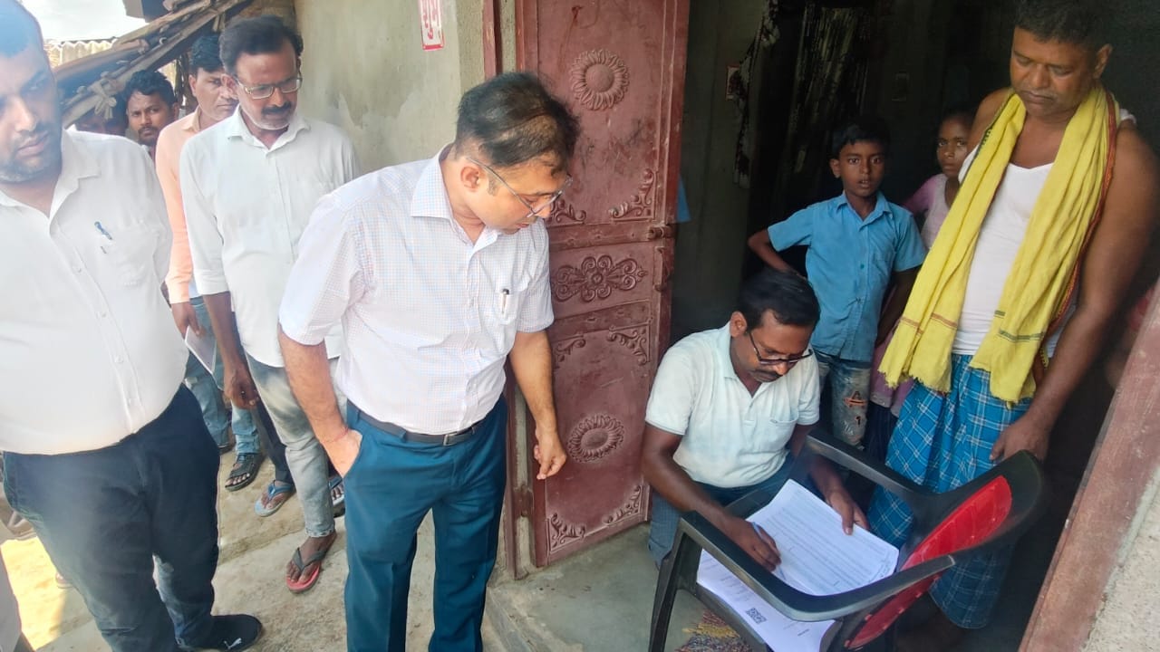 Bhagalpur News: मतदाता सूची विशेष गहन पुनरीक्षण अभियान में तेजी, जिलाधिकारी ने कई प्रखंडों का किया निरीक्षण