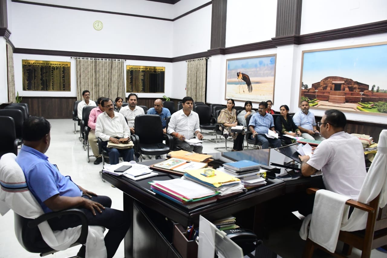 भागलपुर: विशेष गहन मतदाता पुनरीक्षण अभियान की प्रगति को लेकर बैठक, लापरवाह बीएलओ पर होगी कार्रवाई