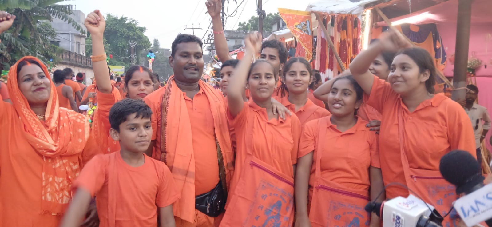 श्रावणी मेला के आठवें दिन भक्ति का उत्सव: अजगैबीनाथ धाम से छत्तीसगढ़ के कांवरिए परिवार सहित हुए रवाना