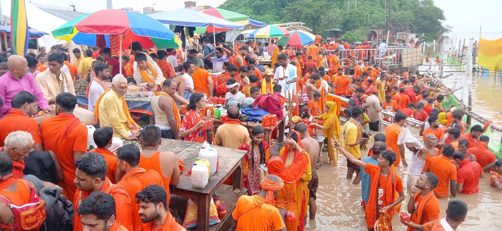 सावन की दूसरी सोमवारी पर उमड़ा श्रद्धा का सैलाब, लाखों कांवरियों ने लगाई उत्तरवाहिनी गंगा में डुबकी