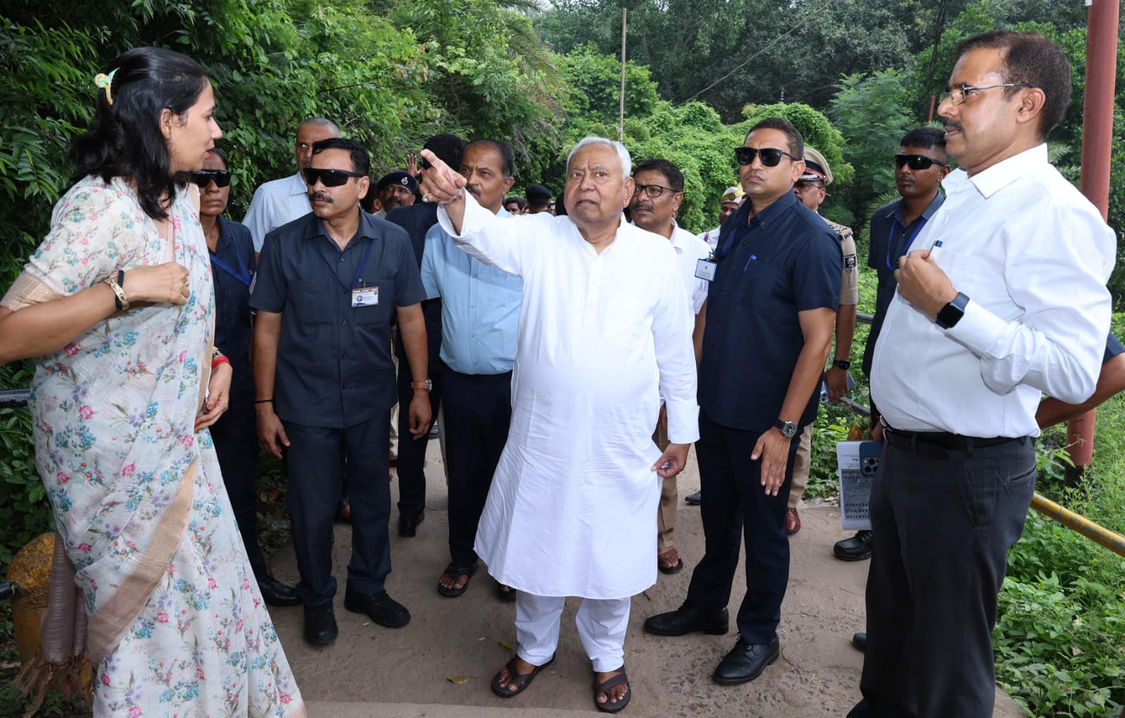 मुख्यमंत्री नीतीश कुमार ने किया बाराबर (वाणावर) क्षेत्र के विकास कार्यों का निरीक्षण, श्रद्धालुओं से की मुलाकात