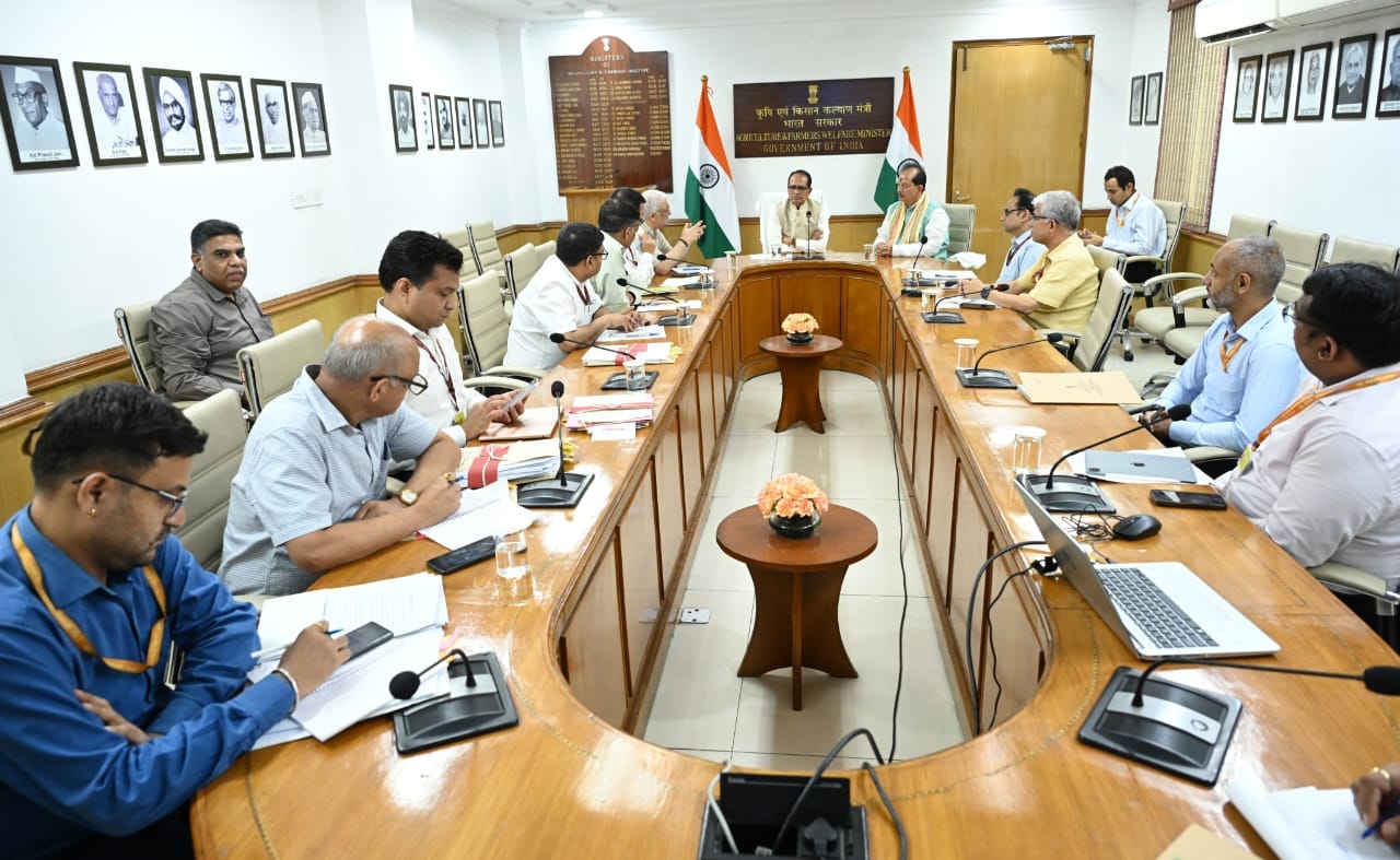 कृषि भवन, नई दिल्ली में केंद्रीय कृषि मंत्री से बिहार व उत्तर प्रदेश के कृषि मंत्रियों की अहम बैठक