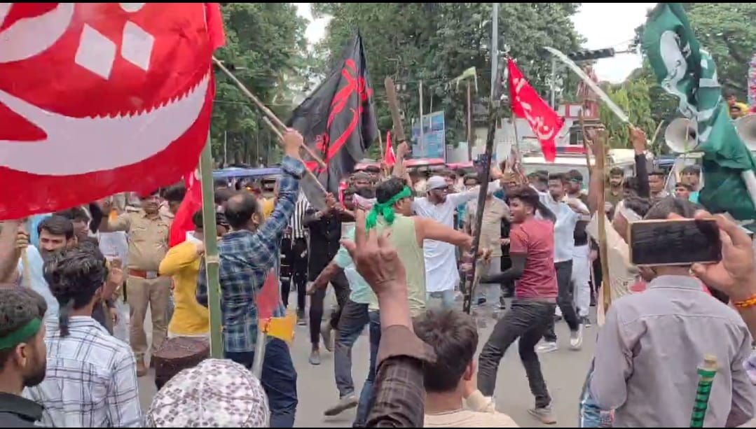 Bhagalpur News: लाठी के जौहर और आस्था का संगम, मोहर्रम पर निकला भव्य ताजिया जुलूस