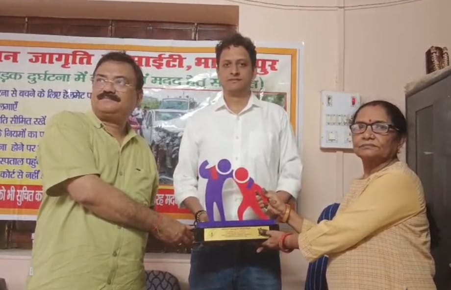 सीपीआर से घायल की जान बचाने वाले निकेत को मिला “आपदा फरिश्ता सम्मान”, जीवन जागृति सोसाइटी ने किया सम्मानित