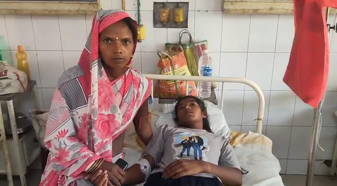 कहलगांव के मध्य विद्यालय में छात्रा की बेरहमी से पिटाई, बेहोशी की हालत में अस्पताल में भर्ती — स्कूल प्रशासन पर लापरवाही का आरोप