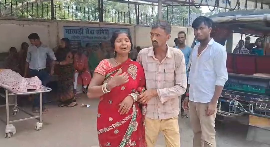 बांका: बालू लदे ट्रक की टक्कर से छात्रा की मौत, परिजनों ने अस्पताल पर लापरवाही का लगाया आरोप