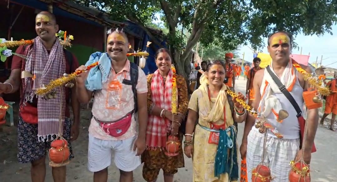 माँ गंगा की शांति की कामना लिए 110 किलोमीटर पैदल निकले शिवभक्त, 15 वर्षों से निभा रहे आस्था का रिश्ता