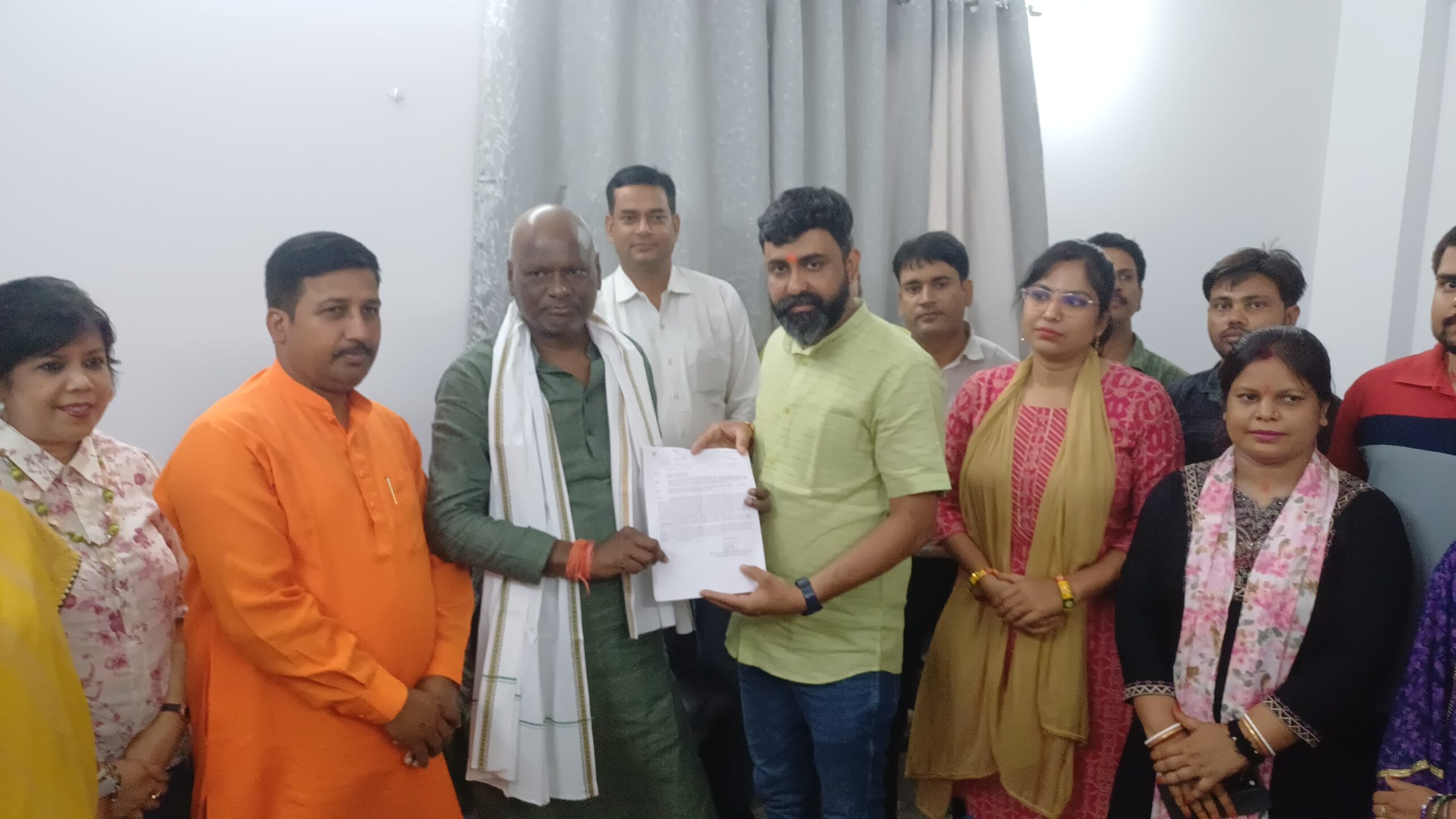 भागलपुर में कार्यपालक सहायकों ने सांसद को सौंपा 11 सूत्री मांग पत्र, स्थायीकरण और राज्यकर्मी का दर्जा प्रमुख मुद्दा