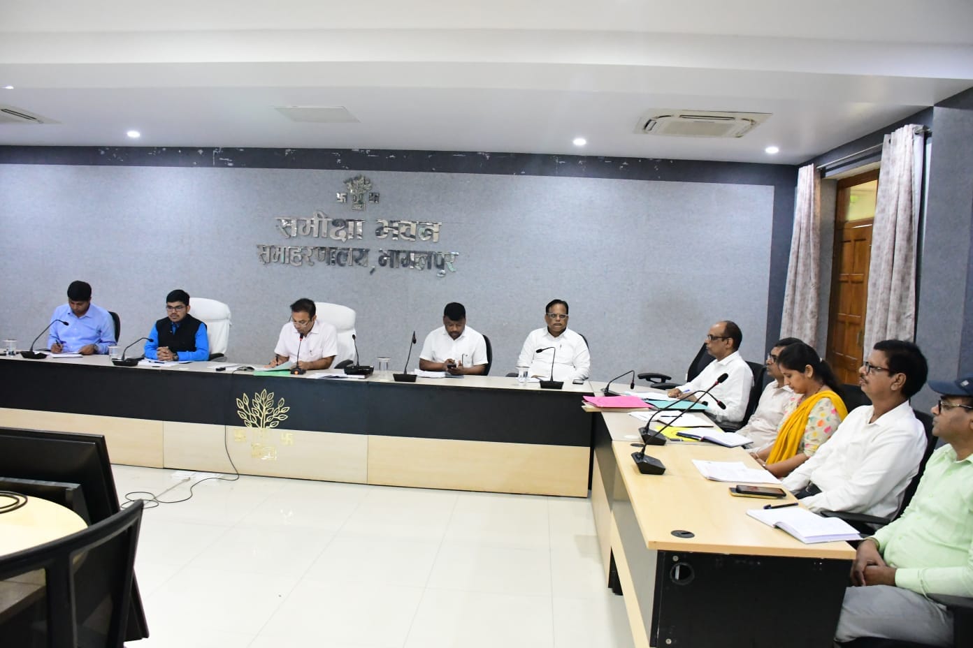 बिहार विधानसभा चुनाव को लेकर भागलपुर में अहम बैठक, जिलाधिकारी ने दिए कड़े निर्देश