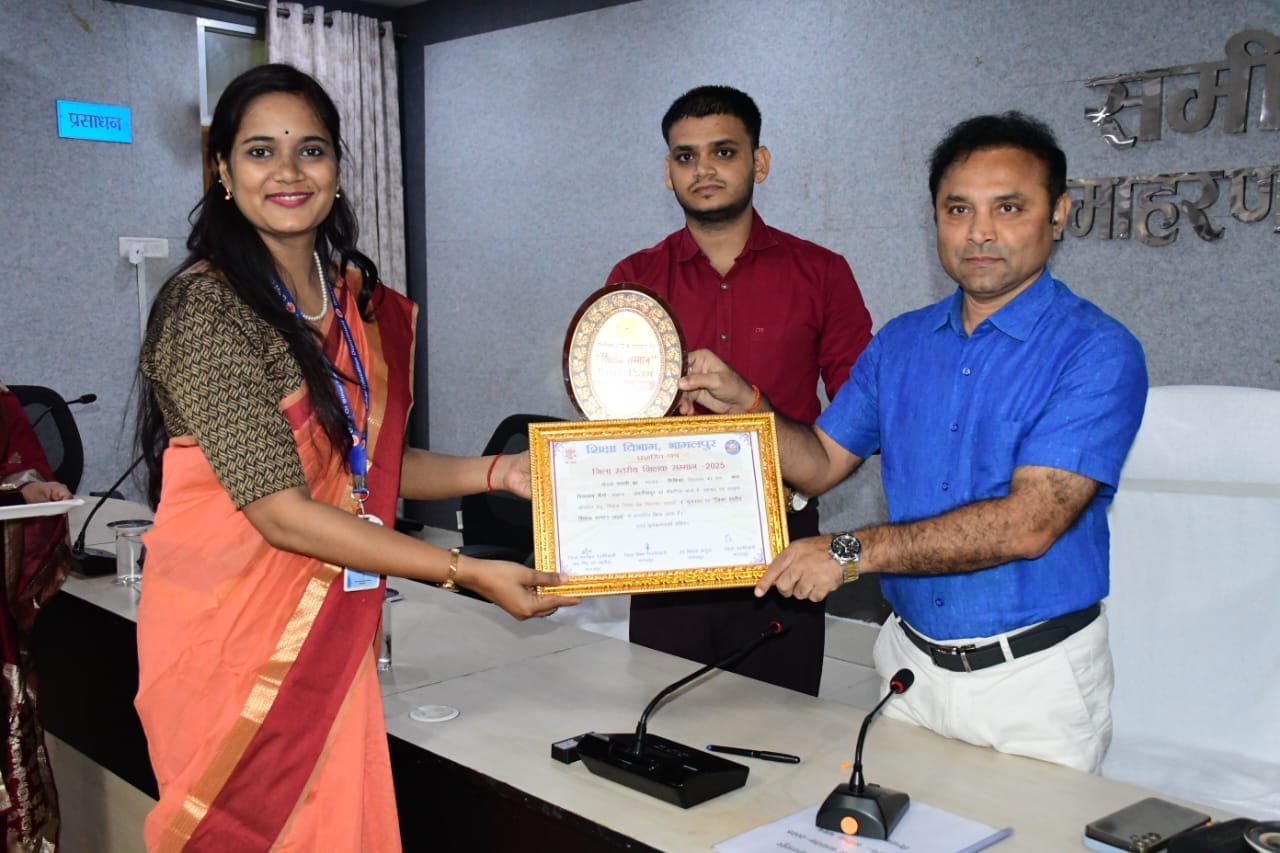 शिक्षक दिवस पर जिले के 15 श्रेष्ठ शिक्षकों को किया गया सम्मानित