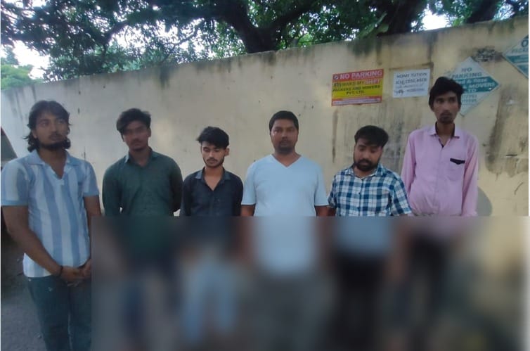 भागलपुर साइबर थाना की बड़ी कारवाई: नकली सर्टिफिकेट बनाने वाले कैफे का भंडाफोड़, छह गिरफ्तार