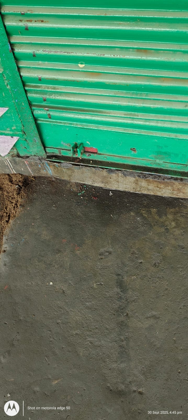 सरमसपुर गोराडीह रोड पर चोरी की कोशिश नाकाम, दुकान का शटर तोड़कर भागे चोर