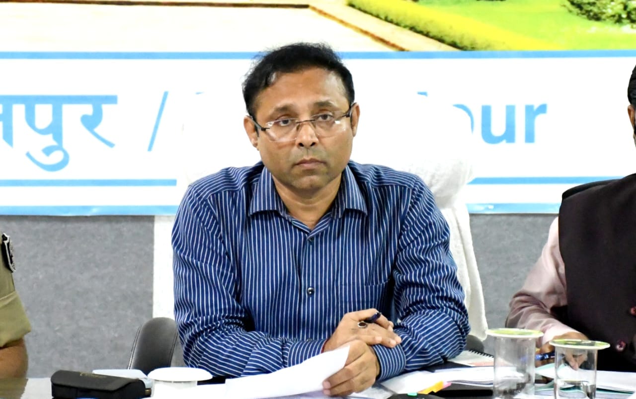 भागलपुर में चुनावी तैयारियों की समीक्षा बैठक, डीएम डॉ. नवल किशोर चौधरी ने दिए सख्त निर्देश — स्वतंत्र, निष्पक्ष और शांतिपूर्ण मतदान को लेकर प्रशासन सतर्क