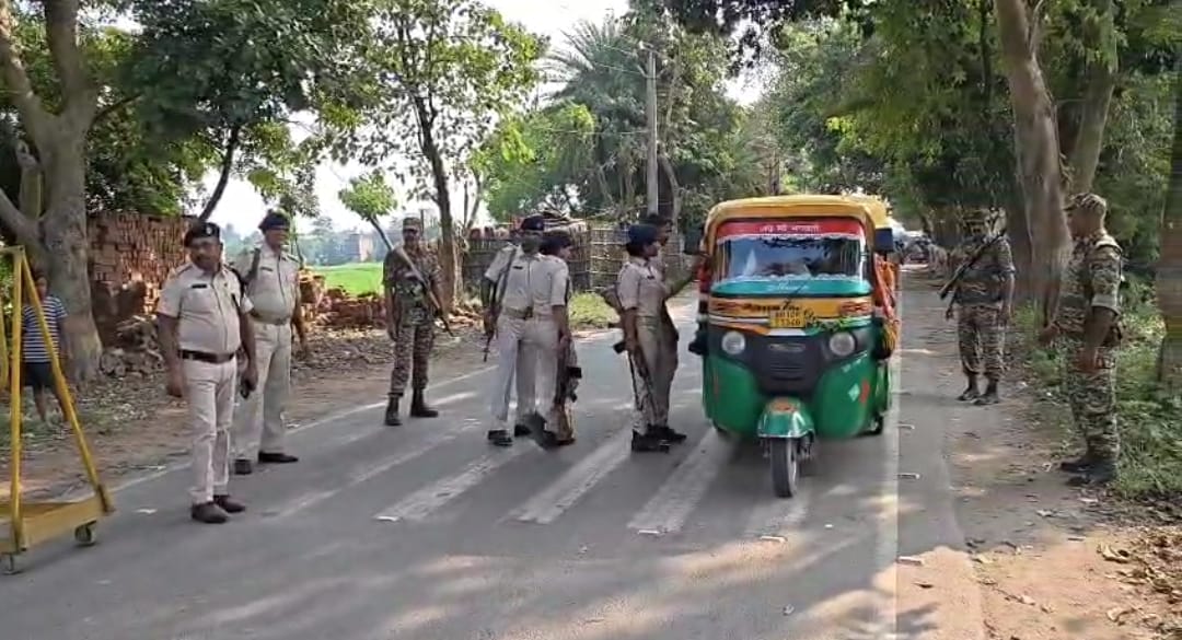 विधानसभा चुनाव से पहले प्रशासन अलर्ट: पीरपैंती में फ्लैग मार्च और सघन वाहन जांच, बॉर्डर पर बढ़ाई गई सुरक्षा