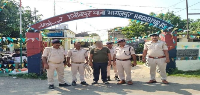 हबीबपुर में राकेश कुमार हत्याकांड का मुख्य आरोपी गिरफ्तार, भागलपुर पुलिस की बड़ी सफलता, बाराहाट से दबोचा गया अभियुक्त
