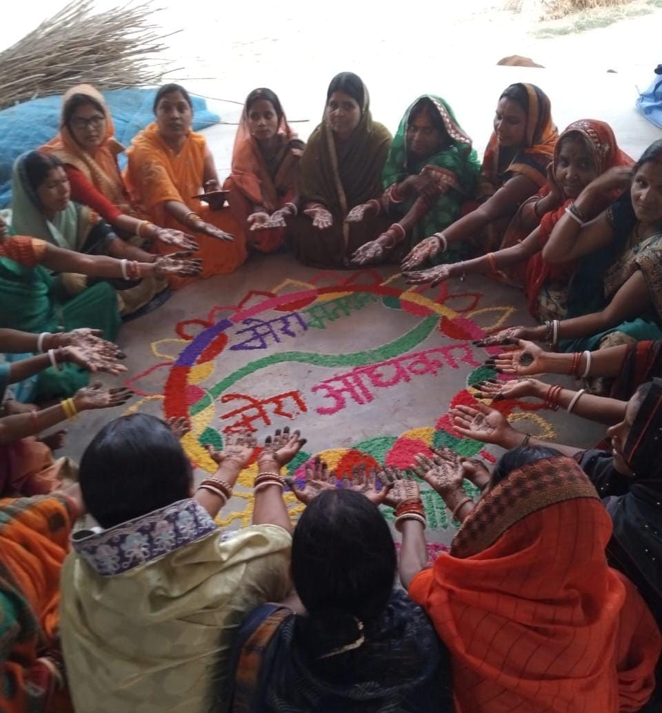 शाहकुंड में जीविका दीदियों का अनोखा अभियान — मेहंदी, रंगोली और रैली से गूंजा मतदान का संदेश