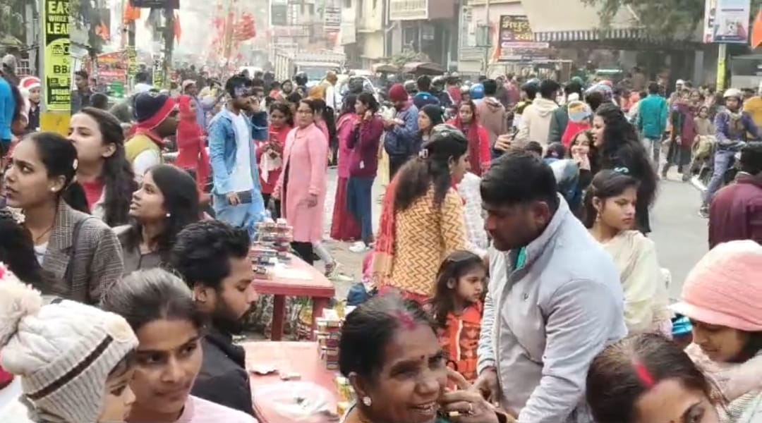 क्रिसमस पर सैनडिस् कंपाउंड में मनमानी वसूली, तय शुल्क और समय की खुलेआम अनदेखी