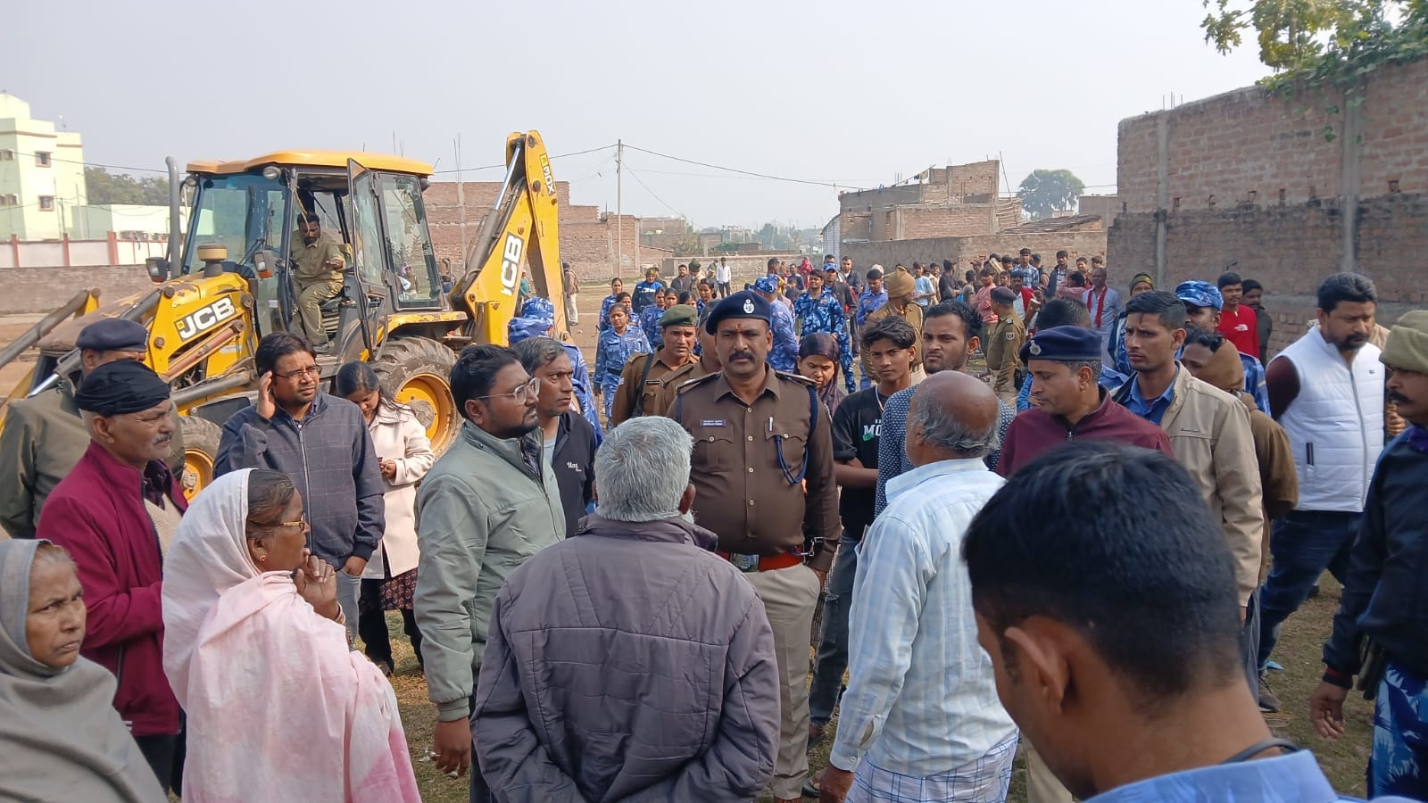 हाईकोर्ट के आदेश पर इसलामगंज में प्रशासन की बड़ी कार्रवाई, सरकारी रास्ते से हटाया गया अतिक्रमण