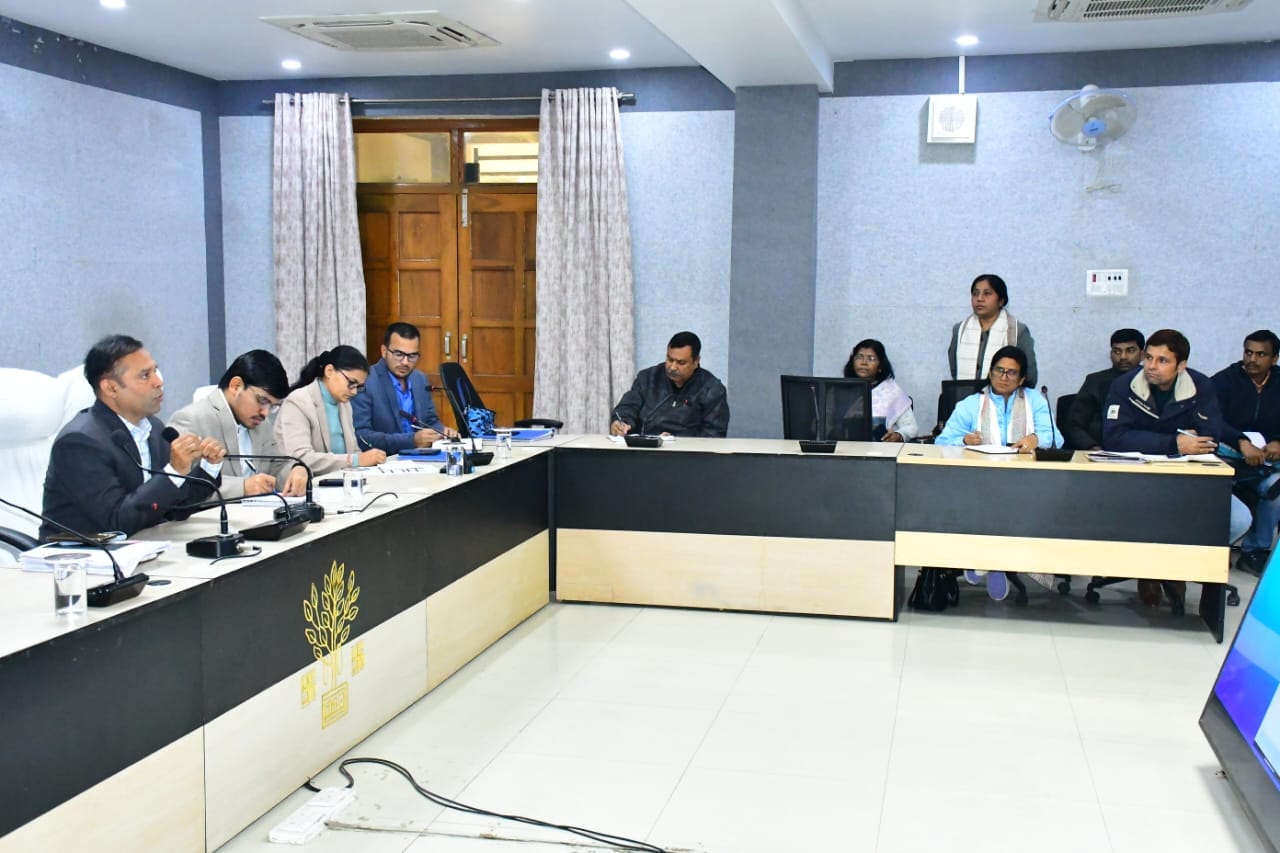 ई-केवाईसी और किसान पंजीकरण में तेजी का निर्देश: भागलपुर डीएम की सख्त समीक्षा बैठक