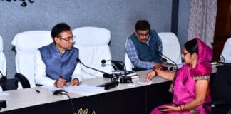 भागलपुर DM की चौपाल: ‘सबका सम्मान-जीवन आसान’ के तहत सुनी 70 फरियादें, दबंगों और लापरवाह अफसरों को कड़ा अल्टीमेटम!