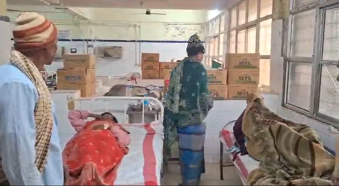 डायन का आरोप लगा पड़ोसियों ने पूरे परिवार पर किया हमला, 5 घायल, अस्पताल में इलाज जारी