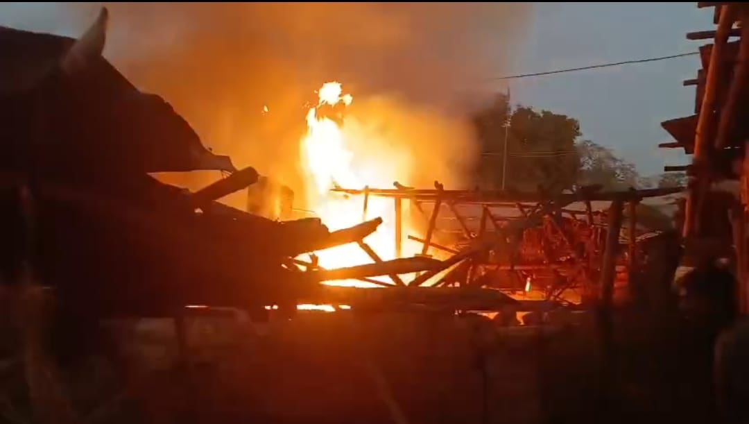 नाथनगर में गैस सिलेंडर से मची तबाही, छात्र की बहादुरी से टला बड़ा विस्फोट