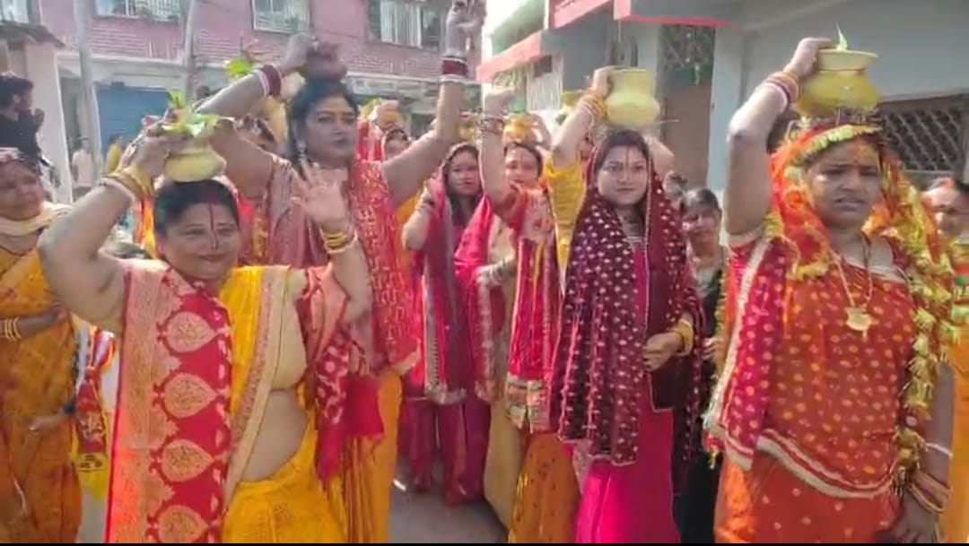 बबरगंज थाना परिसर शिव मंदिर में प्राण प्रतिष्ठा, भव्य कलश शोभा यात्रा से गूंजा इलाका