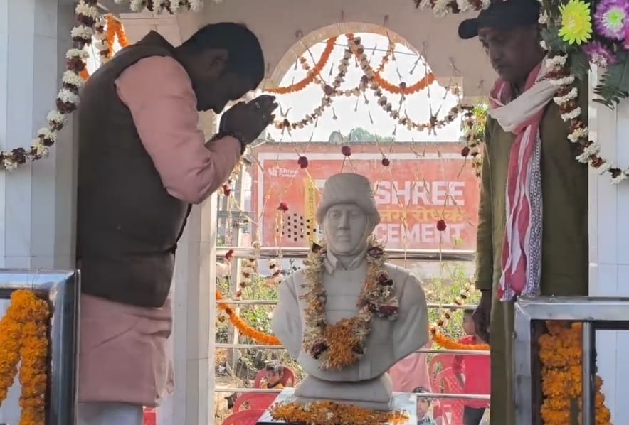 भागलपुर के शहीद रतन ठाकुर की 7वीं बरसी पर विधायक ने दी श्रद्धांजलि, परिवार से मिलकर जताया सम्मान