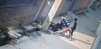 भागलपुर में बेखौफ बदमाशों का तांडव: युवती को सड़क पर पटक कर मोबाइल छीना, सीसीटीवी में कैद हुई लाइव वारदात!