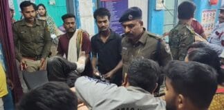 दिलगौरी मोड़ पर मौत का तांडव! तेज रफ्तार कार गुमटी में घुसी, 9 लोग गंभीर – मायागंज रेफर