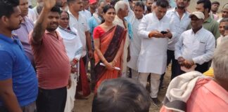 भागलपुर-मुंगेर फोरलेन में डायवर्सन न मिलने पर ग्रामीणों और जनप्रतिनिधियों ने किया सड़क जाम