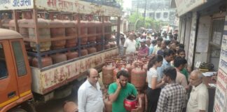 भागलपुर में गैस को लेकर अफवाह से हड़कंप, एजेंसियों पर सुबह से उमड़ी भीड़