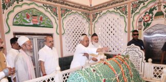 ईद के मौके पर पटना सिटी की खानकाह मुनएमिया पहुंचे मुख्यमंत्री नीतीश कुमार, दी अमन और भाईचारे की संदेश