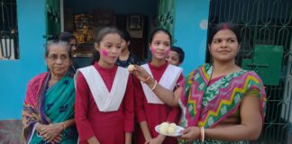 जुड़वां बहनों का कमाल: साक्षी-सृष्टि बनीं विज्ञान संकाय की जिला टॉपर, केलापुर गांव में जश्न का माहौल