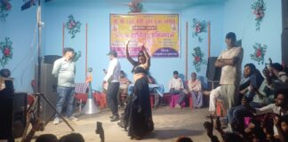 शाहकुंड के मां बागेश्वरी पूजा पंडाल में अश्लील गानों पर डांस, वीडियो वायरल होते ही मचा बवाल