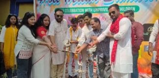 सिकंदरपुर में रंगों की धूम: भव्य होली मिलन समारोह में लाइव म्यूजिक, डांस और मटका फोड़ प्रतियोगिता ने बांधा समां