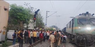 नाथनगर के पास मालगाड़ी की चपेट में आईं तीन भैंसें, एक घंटे तक बाधित रहा रेल परिचालन