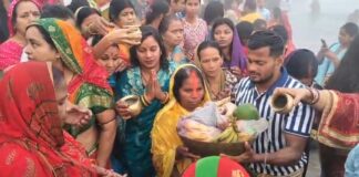 चैती छठ पर भागलपुर के गंगा घाटों पर उमड़ा श्रद्धालुओं का जनसैलाब