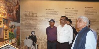 पटना: बापू टावर देख मंत्रमुग्ध हुए जावेद अख्तर, बोले— “दुनिया घूम ली, पर गांधी जी का ऐसा सजीव चित्रण कहीं नहीं देखा”