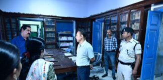 विरासत को सहेजने की पहल: भागलपुर जिलाधिकारी ने किया ‘भगवान पुस्तकालय’ का औचक निरीक्षण