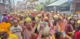 भागलपुर: भक्ति के सागर में डूबा वारसलीगंज, भव्य कलश शोभा यात्रा के साथ 9 दिवसीय चंडी महायज्ञ का शंखनाद